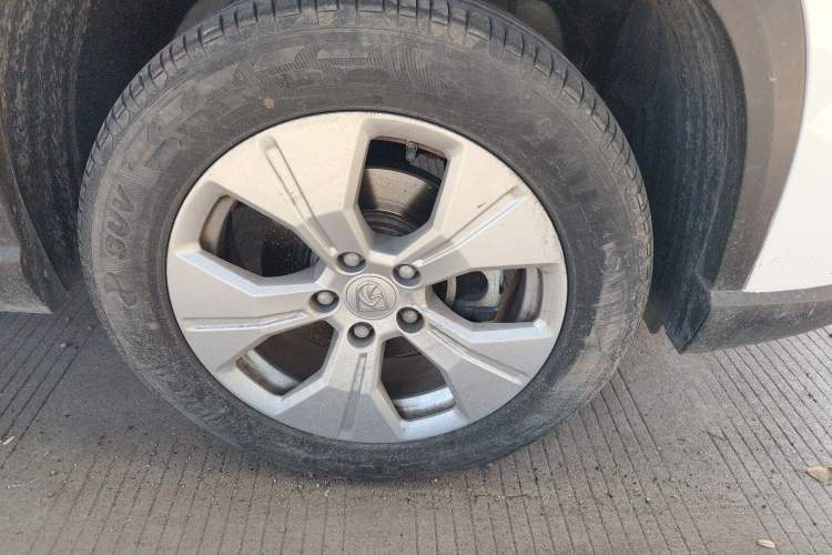Used Baojun 530 2020 1.5T Manual Comfort Version 5 Seats Right Front Wheel Hub