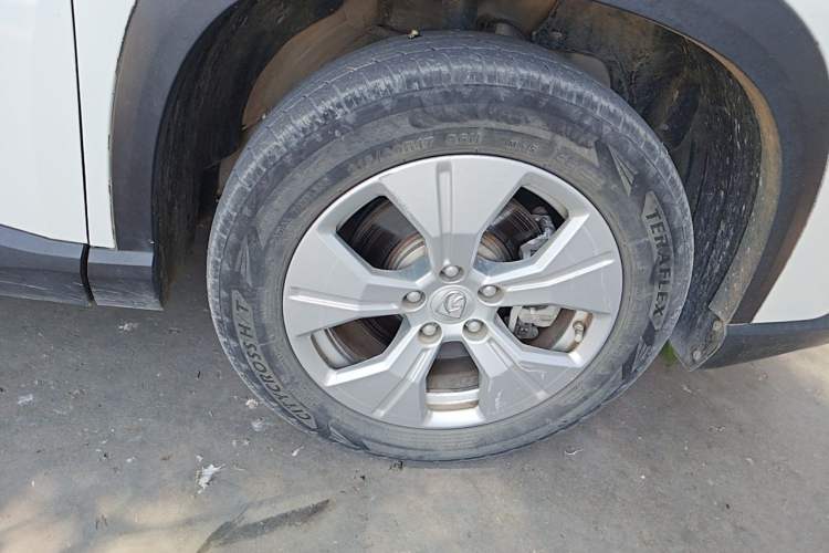 Used Baojun 530 2020 1.5T Manual Comfort Version 7 Seats Right Front Wheel Hub