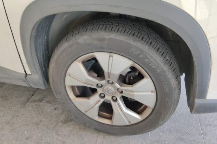 Used Baojun 530 2020 1.5T Manual Comfort Version 5 Seats Right Front Wheel Hub