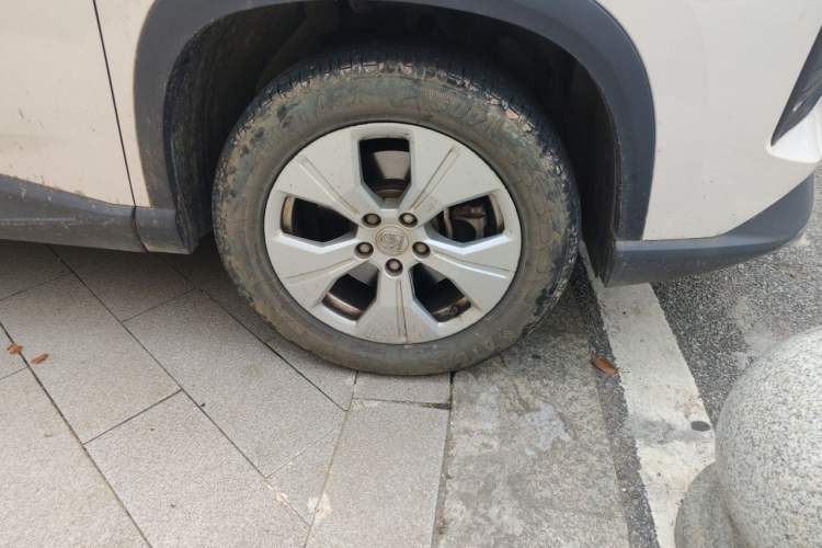 Used Baojun 530 2020 1.5T Manual Comfort Version 6 Seats Right Front Wheel Hub