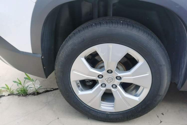 Used Baojun 530 2020 1.5T Manual Luxury Version 7 Seats Right Rear Wheel Hub