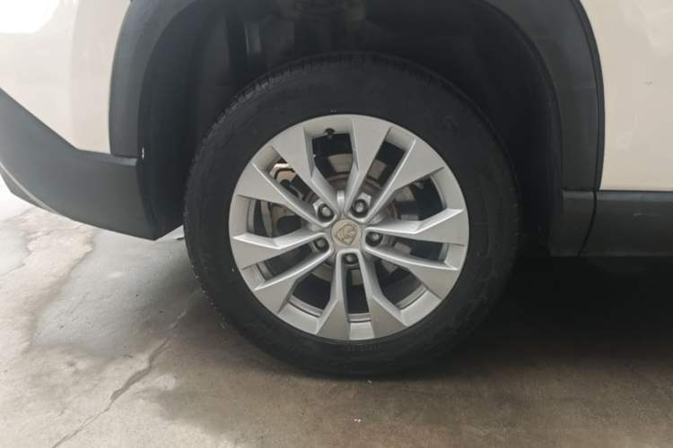 Used Baojun 530 2020 1.5T Manual Luxury Version 7 Seats Right Rear Wheel Hub
