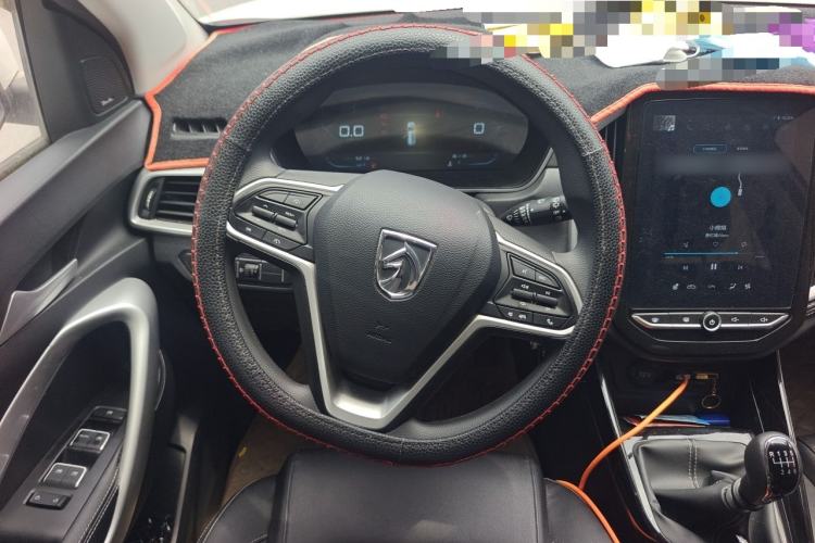 Used Baojun 530 2020 1.5T Manual Luxury Version 6 Seats Steering Wheel