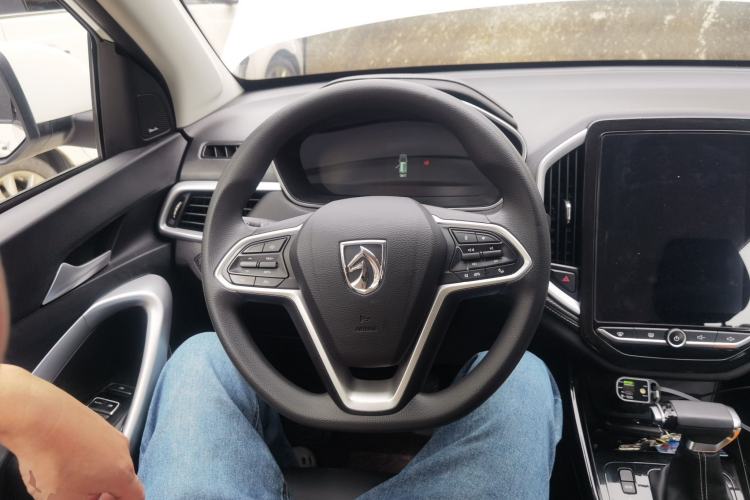 Used Baojun 530 2020 1.5T CVT Luxury Connected Version 6 Seats Steering Wheel