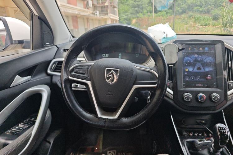 Used Baojun 530 2020 1.5T Manual Comfort Version 6 Seats Steering Wheel