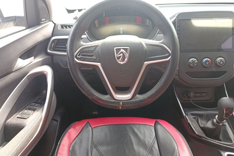 Used Baojun 530 2020 1.5T Manual Comfort Version 6 Seats Steering Wheel