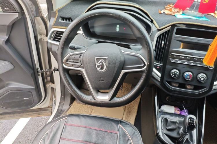 Used Baojun 530 2020 1.5T Manual Comfort Version 5 Seats Steering Wheel
