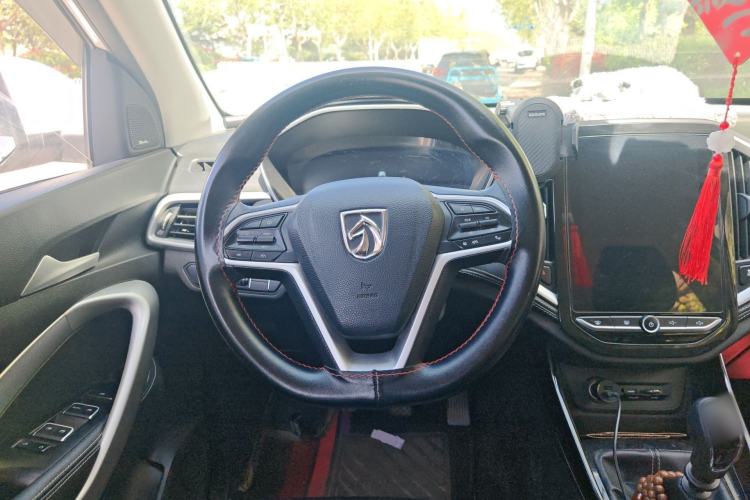 Used Baojun 530 2020 1.5T Manual Luxury Version 6 Seats Steering Wheel