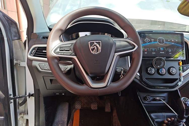 Used Baojun 530 2020 1.5T Manual Comfort Version 7 Seats Steering Wheel