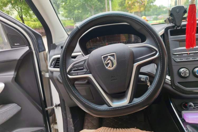 Used Baojun 530 2020 1.5T Manual Comfort Version 6 Seats Steering Wheel