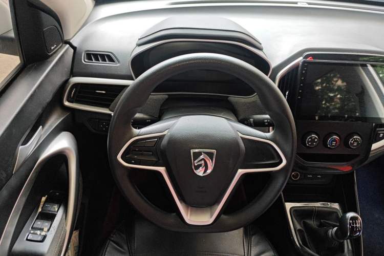 Used Baojun 530 2020 1.5T Manual Comfort Version 6 Seats Steering Wheel
