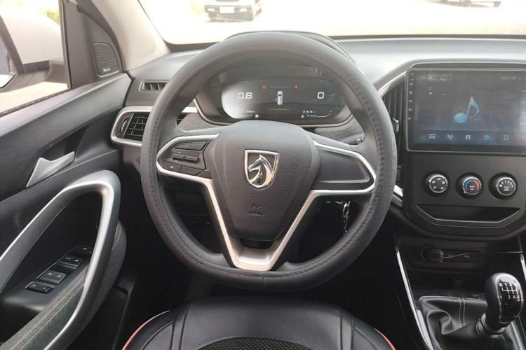 Used Baojun 530 2020 1.5T Manual Comfort Version 6 Seats Steering Wheel
