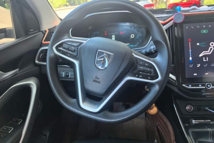 Used Baojun 530 2020 1.5T Manual Luxury Version 7 Seats Steering Wheel