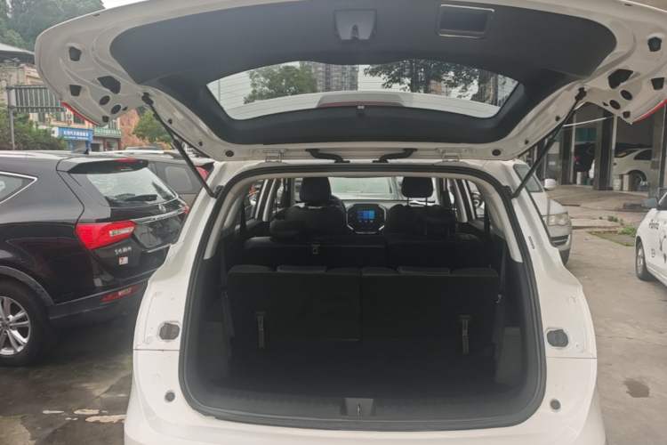 Used Baojun 530 2020 1.5T Manual Luxury Version 7 Seats Trunk