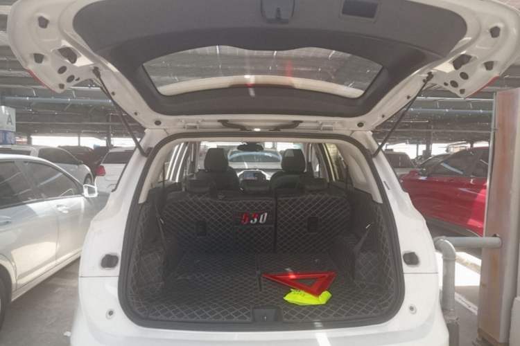 Used Baojun 530 2020 1.5T CVT Prestige Connected Version 7 Seats Trunk