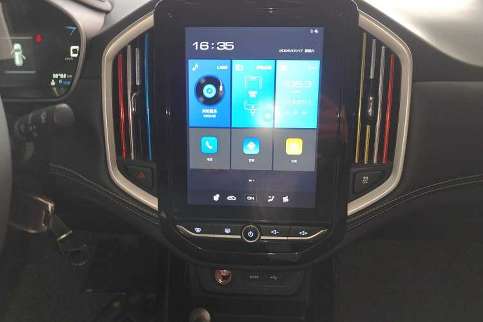 Used Baojun 530 2021 Global Car Anniversary Edition 1.5T Manual Luxury Model 7 Seats Audio And AC Panel