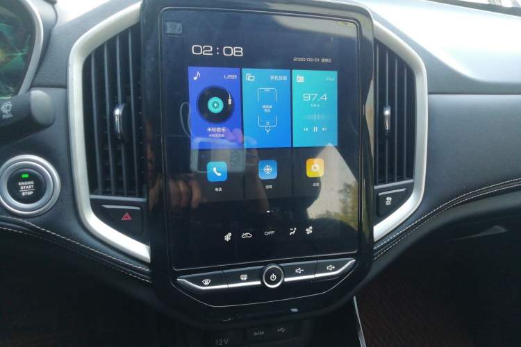 Used Baojun 530 2021 Global Car Anniversary Edition 1.5T CVT Luxury Model 5 Seats Audio And AC Panel