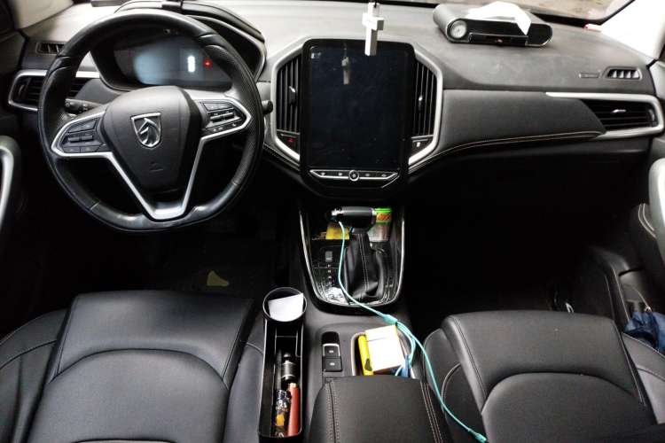 Used Baojun 530 2021 Global Car Anniversary Edition 1.5T CVT Prestige Connected Model 5 Seats Center Console