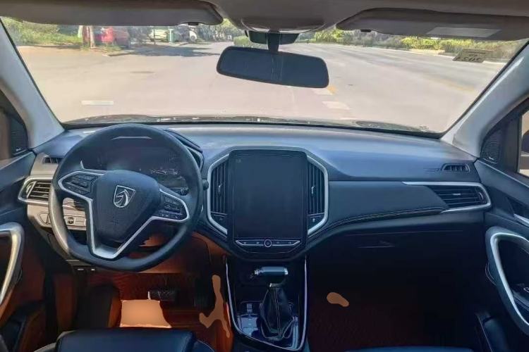 Used Baojun 530 2021 Global Car Anniversary Edition 1.5T CVT Luxury Model 5 Seats Center Console