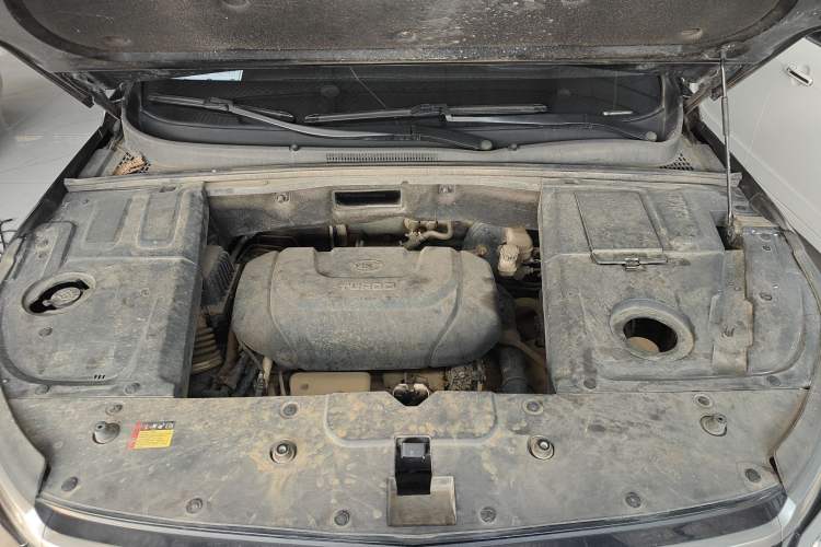 Used Baojun 530 2021 Global Car Anniversary Edition 1.5T Manual Luxury Model 7 Seats Engine Bay