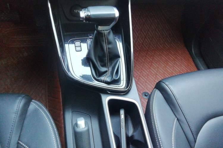 Used Baojun 530 2021 Global Car Anniversary Edition 1.5T CVT Luxury Model 5 Seats Gear Lever