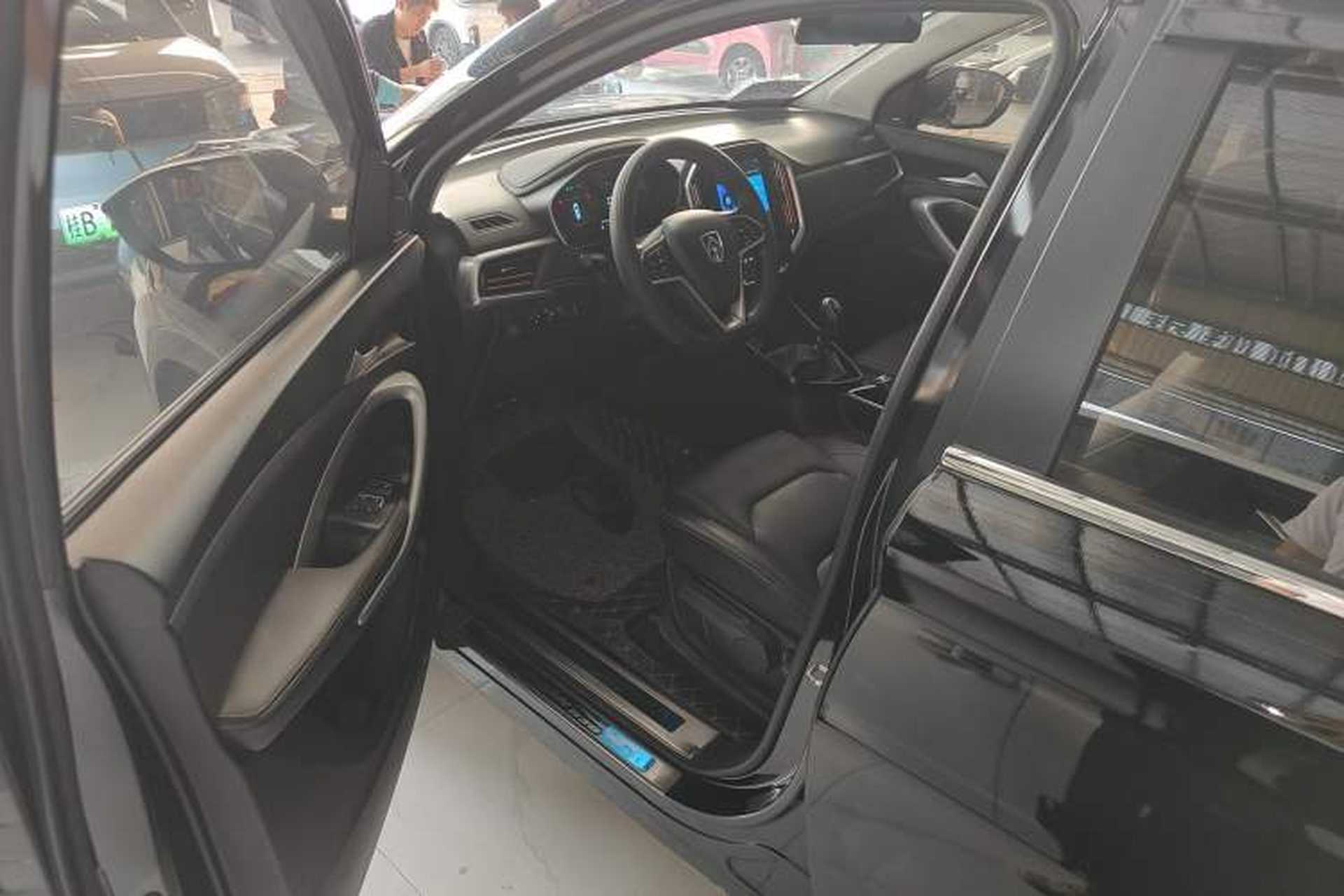 Used Baojun 530 2021 Global Car Anniversary Edition 1.5T Manual Luxury Model 7 Seats Interior 3