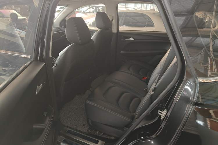 Used Baojun 530 2021 Global Car Anniversary Edition 1.5T Manual Luxury Model 7 Seats Interior 4