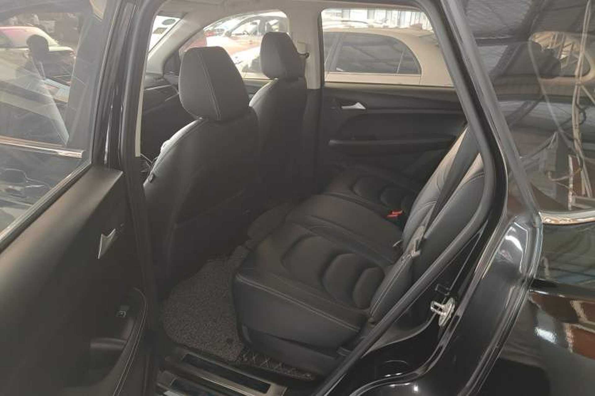 Used Baojun 530 2021 Global Car Anniversary Edition 1.5T Manual Luxury Model 7 Seats Interior 4