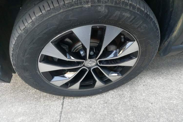 Used Baojun 530 2021 Global Car Anniversary Edition 1.5T CVT Luxury Model 5 Seats Left Front Wheel Hub