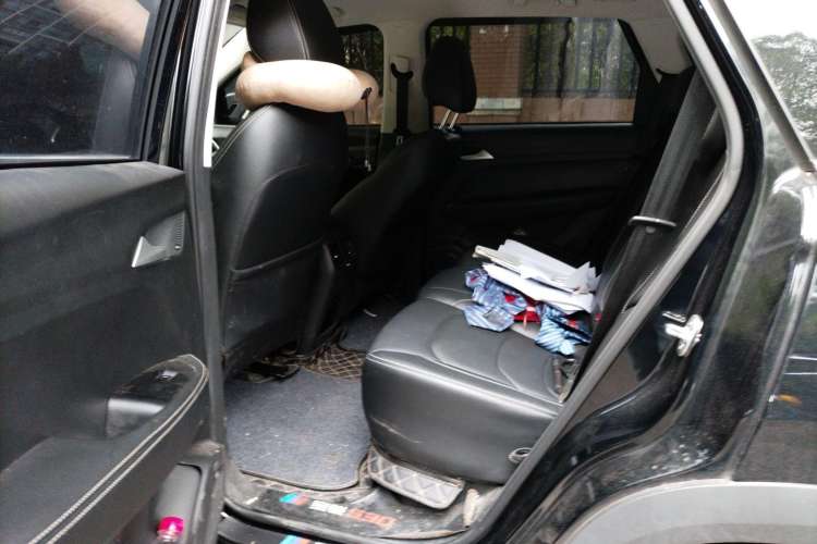 Used Baojun 530 2021 Global Car Anniversary Edition 1.5T CVT Prestige Connected Model 5 Seats Left Rear Seat