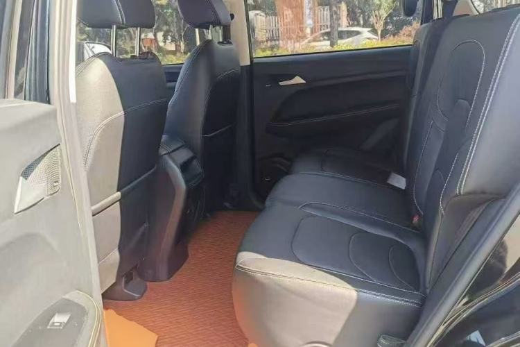 Used Baojun 530 2021 Global Car Anniversary Edition 1.5T CVT Luxury Model 5 Seats Left Rear Seat