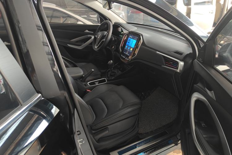 Used Baojun 530 2021 Global Car Anniversary Edition 1.5T Manual Luxury Model 7 Seats Right Front Seat