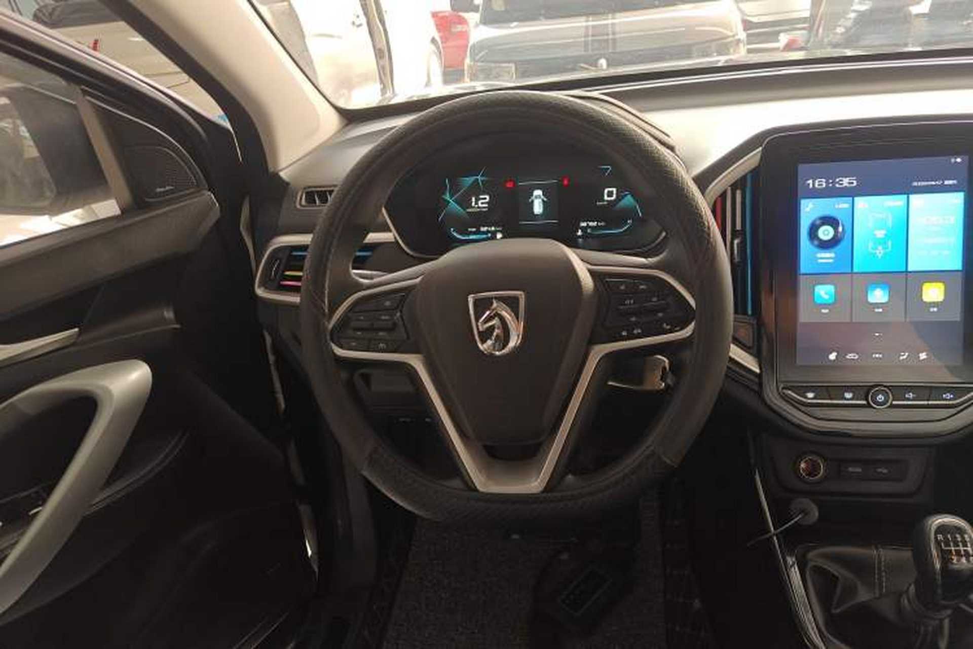 Used Baojun 530 2021 Global Car Anniversary Edition 1.5T Manual Luxury Model 7 Seats Steering Wheel