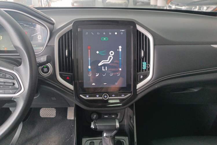 Used Baojun 530 2021 Global Car Anniversary Edition 1.5T CVT Luxury Model 7 Seats Audio And AC Panel