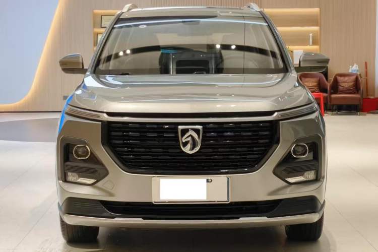 Used Baojun 530 2021 Global Car Anniversary Edition 1.5T CVT Prestige Connected Model 7 Seats Exterior 12