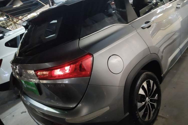 Used Baojun 530 2021 Global Car Anniversary Edition 1.5T CVT Prestige Connected Model 7 Seats Exterior 5