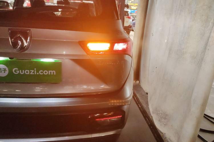 Used Baojun 530 2021 Global Car Anniversary Edition 1.5T CVT Prestige Connected Model 7 Seats Exterior 6