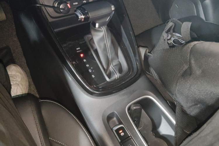 Used Baojun 530 2021 Global Car Anniversary Edition 1.5T CVT Prestige Connected Model 7 Seats Gear Lever