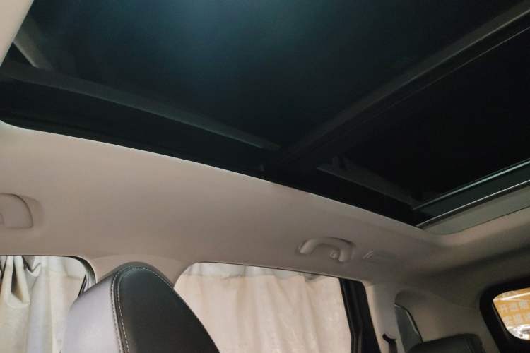 Used Baojun 530 2021 Global Car Anniversary Edition 1.5T CVT Prestige Connected Model 7 Seats Headliner