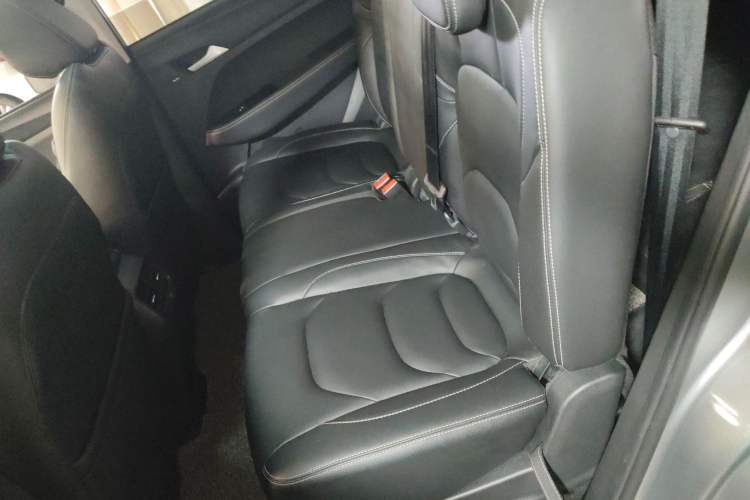 Used Baojun 530 2021 Global Car Anniversary Edition 1.5T CVT Prestige Connected Model 7 Seats Interior 4