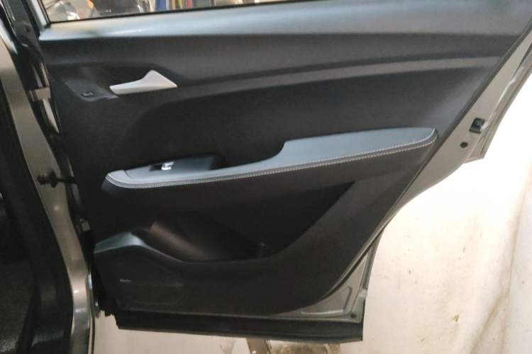 Used Baojun 530 2021 Global Car Anniversary Edition 1.5T CVT Prestige Connected Model 7 Seats Interior 6