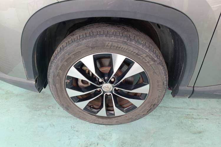 Used Baojun 530 2021 Global Car Anniversary Edition 1.5T CVT Luxury Model 7 Seats Left Front Wheel Hub