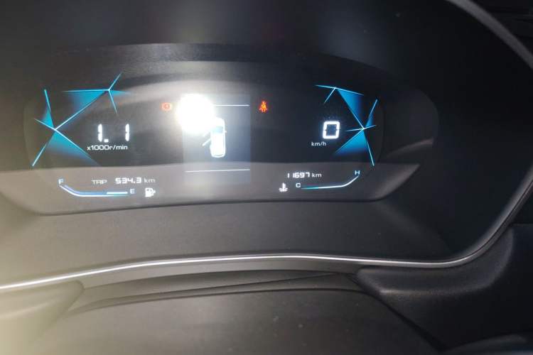 Used Baojun 530 2021 Global Car Anniversary Edition 1.5T Manual Luxury Model 7 Seats Odometer Close Up
