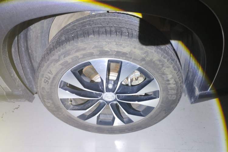 Used Baojun 530 2021 Global Car Anniversary Edition 1.5T Manual Luxury Model 7 Seats Right Front Wheel Hub