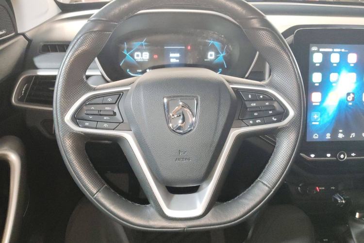Used Baojun 530 2021 Global Car Anniversary Edition 1.5T CVT Prestige Connected Model 7 Seats Steering Wheel