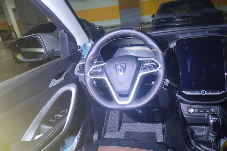 Used Baojun 530 2021 Global Car Anniversary Edition 1.5T Manual Luxury Model 7 Seats Steering Wheel