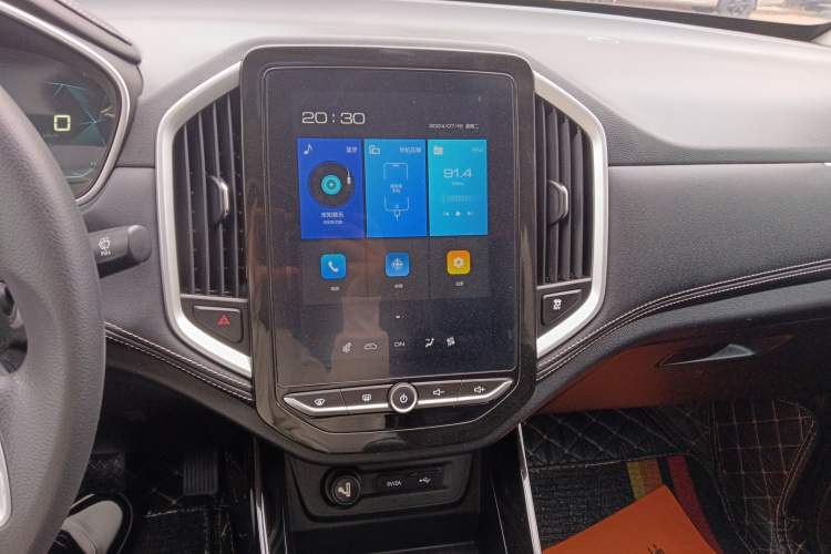 Used Baojun 530 2021 Global Car Anniversary Edition 1.5T Manual Luxury Model 7 Seats Audio And AC Panel
