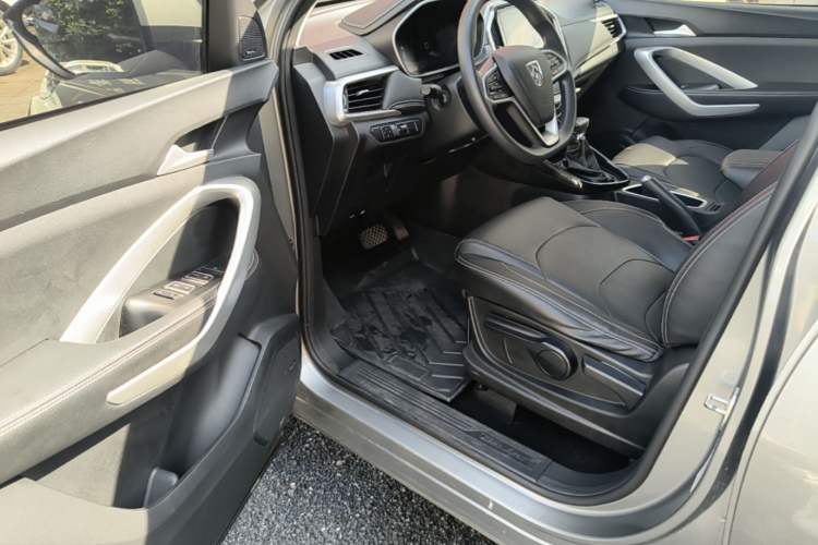 Used Baojun 530 2021 Global Car Anniversary Edition 1.5T CVT Luxury Model 5 Seats Driver Seat