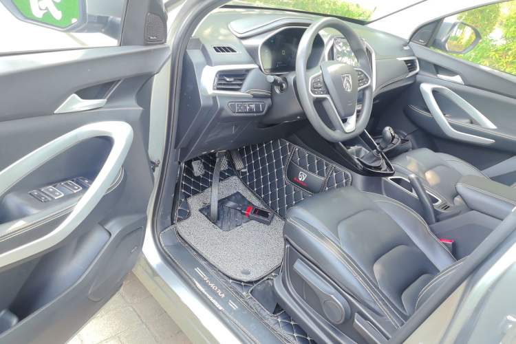 Used Baojun 530 2021 Global Car Anniversary Edition 1.5T Manual Luxury Model 6 Seats Driver Seat