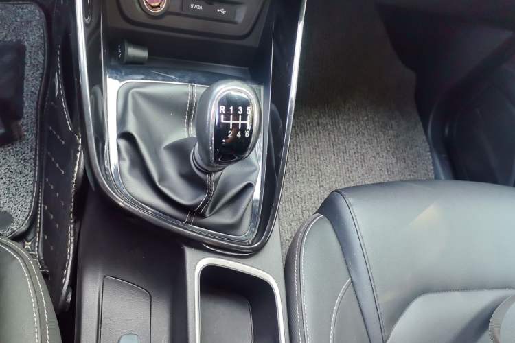 Used Baojun 530 2021 Global Car Anniversary Edition 1.5T Manual Luxury Model 6 Seats Gear Lever